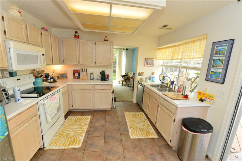 Photo 12 of 18 residential for sale in Chesapeake virginia