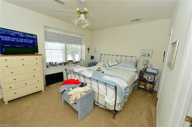 Photo 14 of 18 residential for sale in Chesapeake virginia