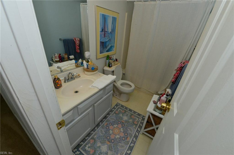 Photo 15 of 18 residential for sale in Chesapeake virginia