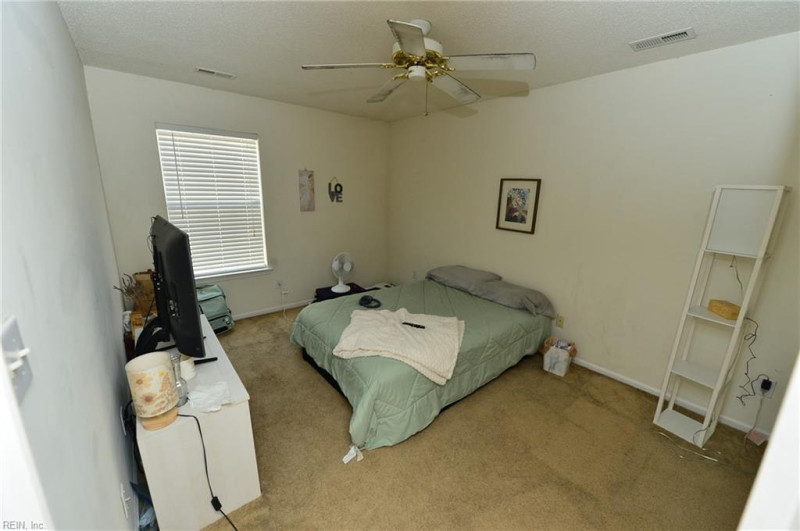Photo 17 of 18 residential for sale in Chesapeake virginia