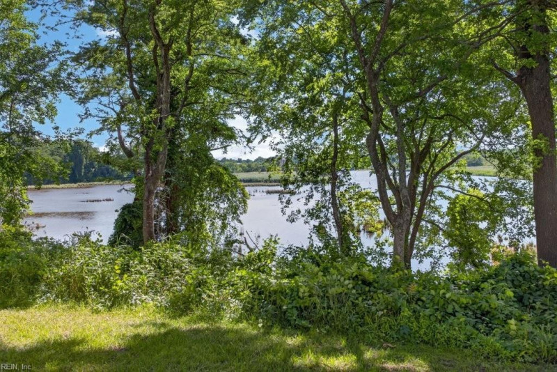 Photo 25 of 35 residential for sale in Suffolk virginia