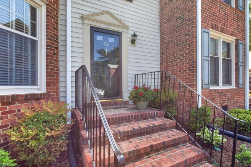 Photo 3 of 35 residential for sale in Suffolk virginia