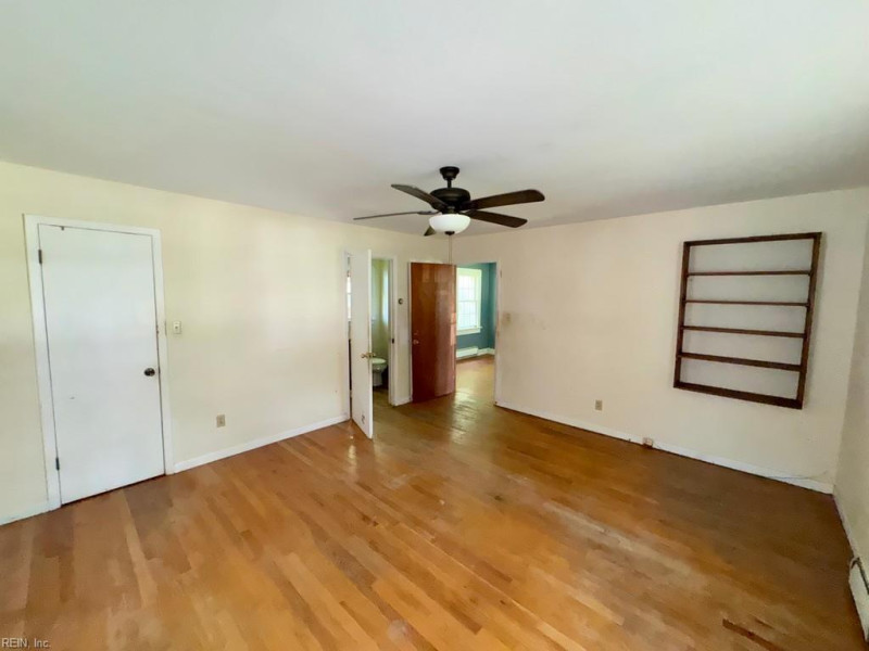 Photo 10 of 18 residential for sale in Chesapeake virginia