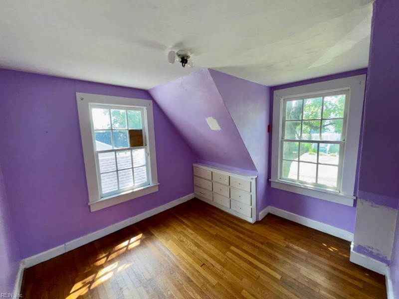 Photo 11 of 18 residential for sale in Chesapeake virginia