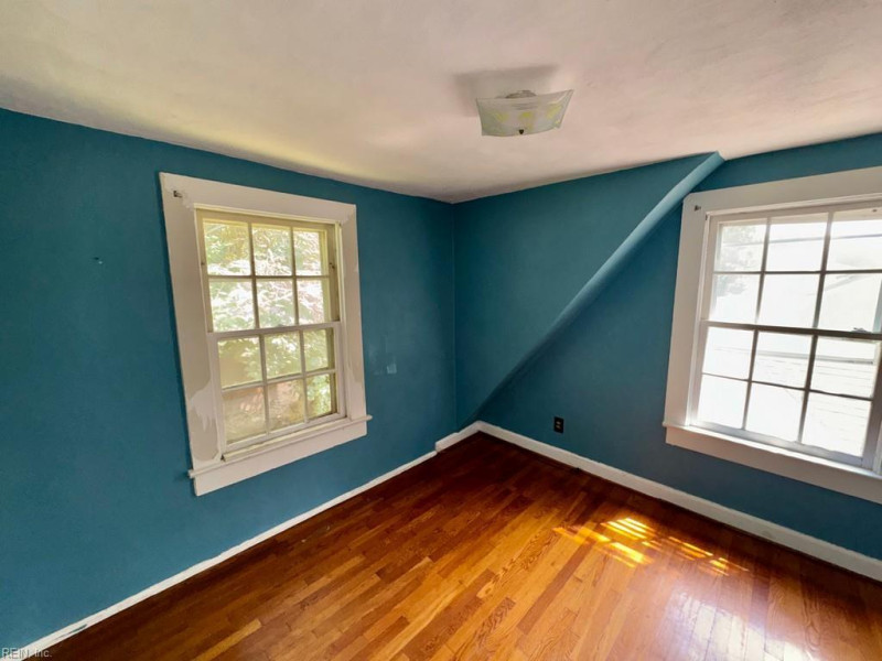 Photo 13 of 18 residential for sale in Chesapeake virginia