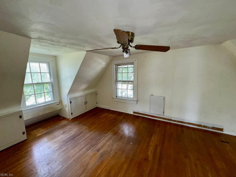 Photo 15 of 18 residential for sale in Chesapeake virginia