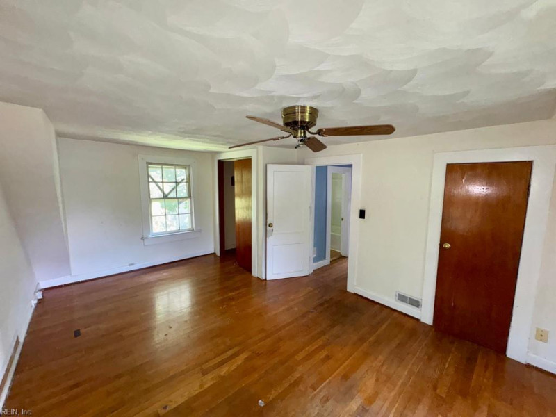 Photo 16 of 18 residential for sale in Chesapeake virginia