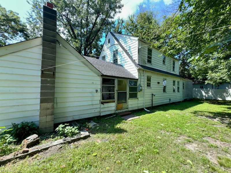 Photo 2 of 18 residential for sale in Chesapeake virginia