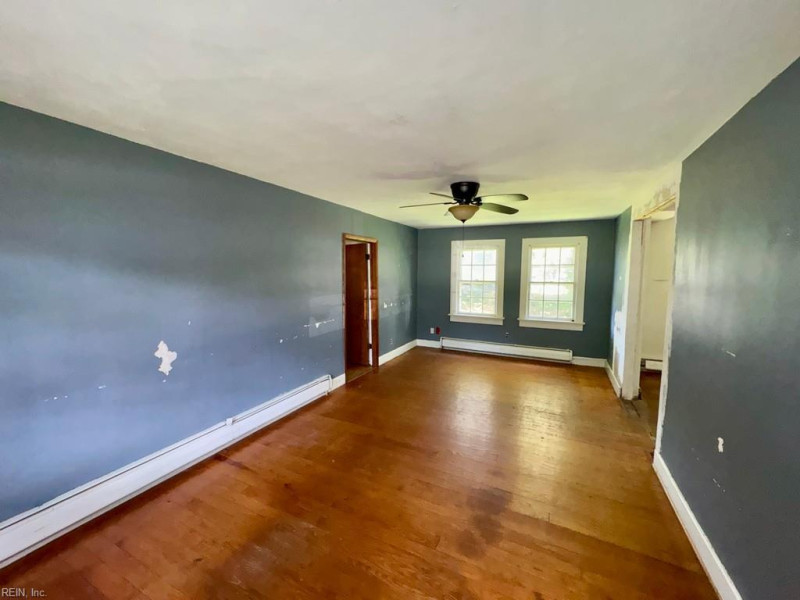 Photo 3 of 18 residential for sale in Chesapeake virginia