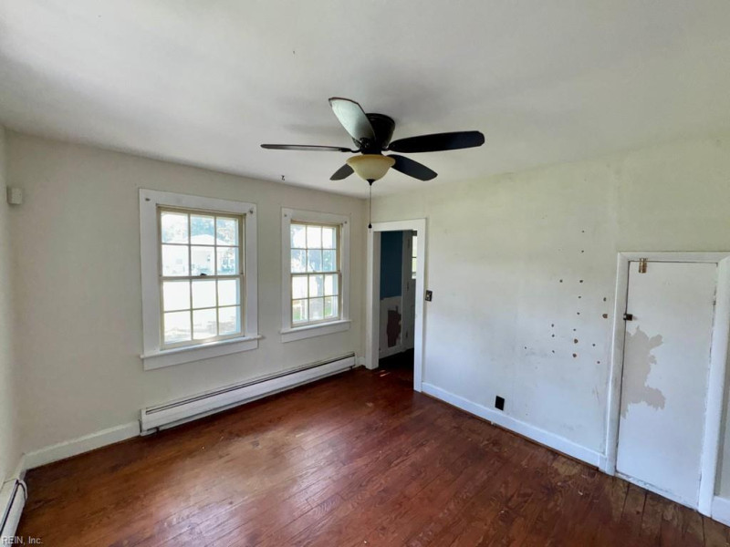 Photo 6 of 18 residential for sale in Chesapeake virginia