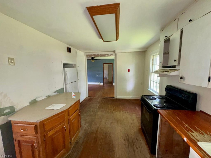 Photo 8 of 18 residential for sale in Chesapeake virginia