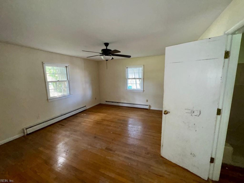 Photo 9 of 18 residential for sale in Chesapeake virginia