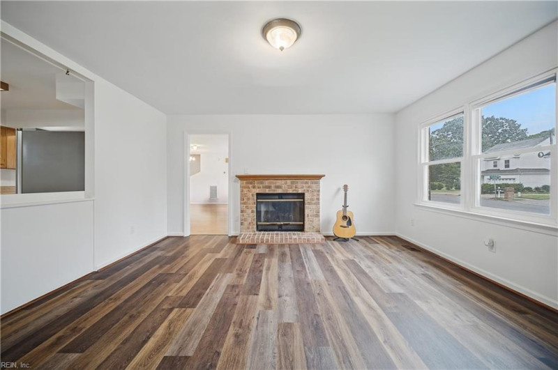 Photo 12 of 32 residential for sale in Chesapeake virginia