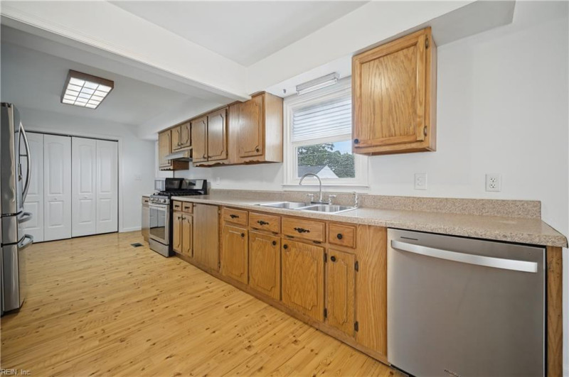 Photo 18 of 32 residential for sale in Chesapeake virginia