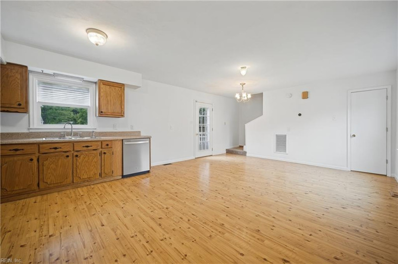 Photo 19 of 32 residential for sale in Chesapeake virginia