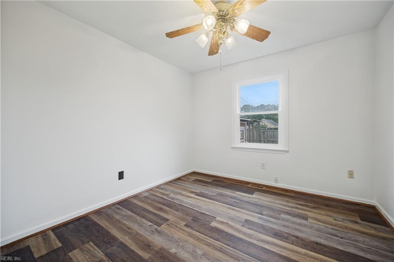 Photo 26 of 32 residential for sale in Chesapeake virginia