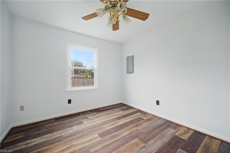 Photo 27 of 32 residential for sale in Chesapeake virginia