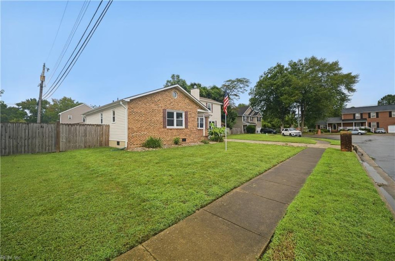 Photo 4 of 32 residential for sale in Chesapeake virginia