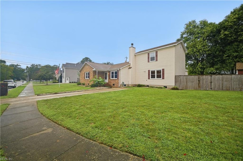 Photo 5 of 32 residential for sale in Chesapeake virginia