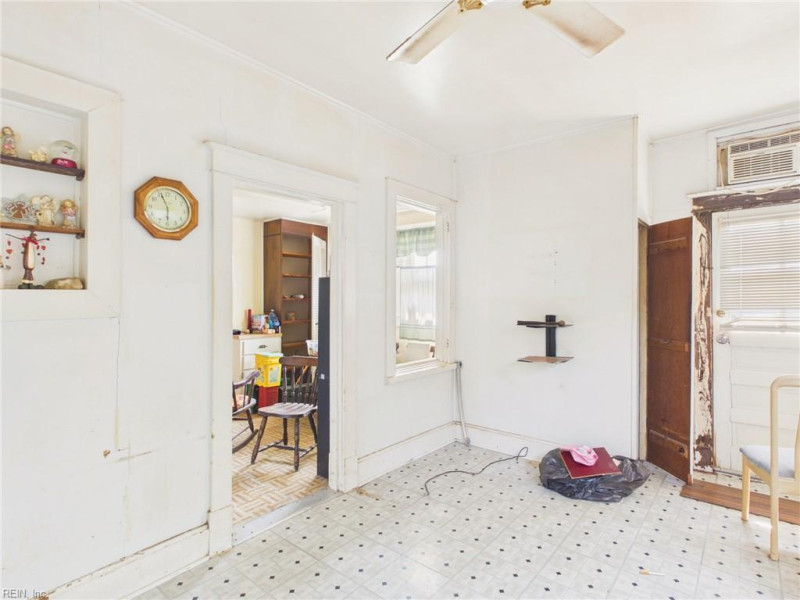 Photo 9 of 14 residential for sale in Poquoson virginia