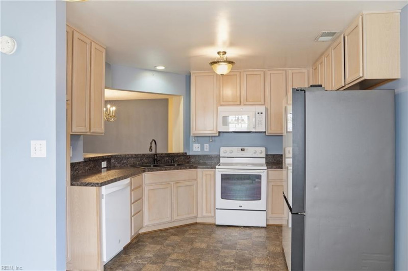Photo 11 of 28 residential for sale in Newport News virginia