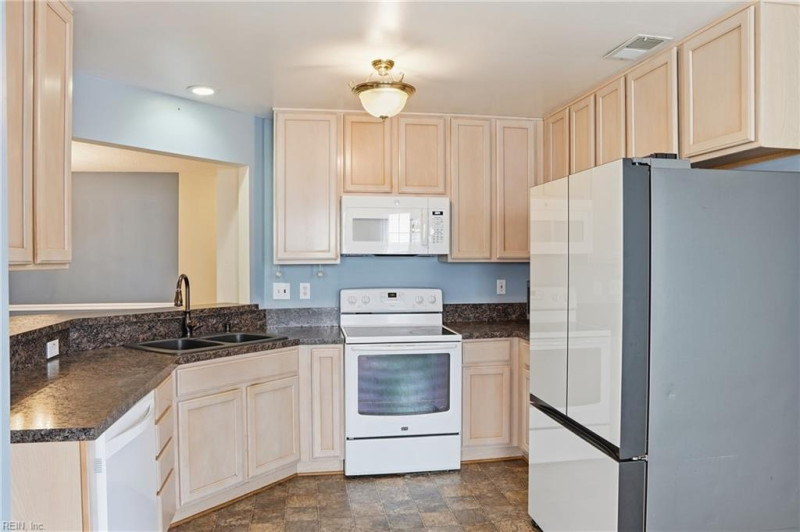 Photo 12 of 28 residential for sale in Newport News virginia