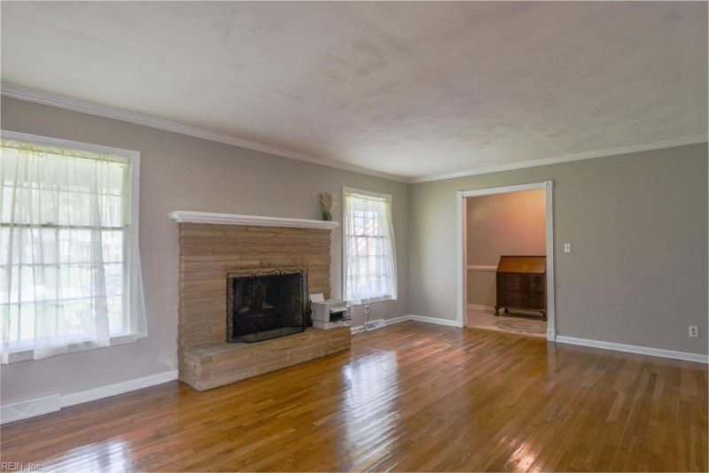 Photo 4 of 34 residential for sale in Chesapeake virginia Photo 4 of 34 residential for sale in Chesapeake virginia