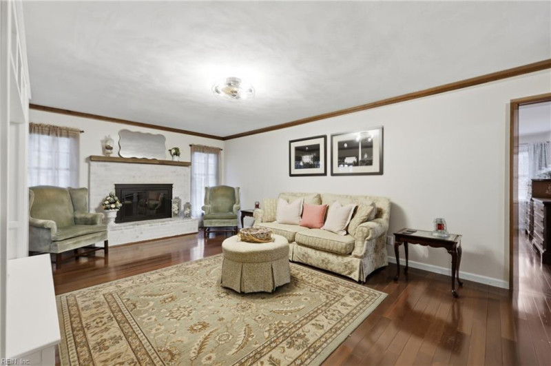 Photo 11 of 50 residential for sale in Chesapeake virginia