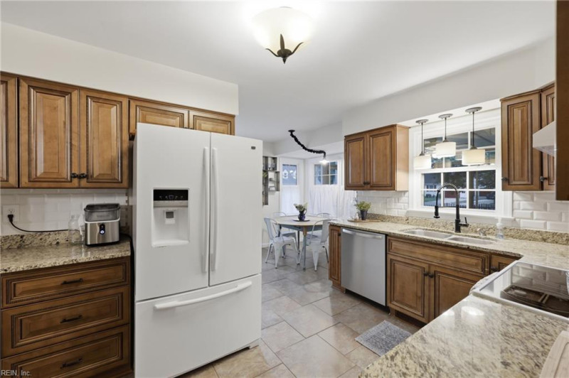 Photo 16 of 50 residential for sale in Chesapeake virginia