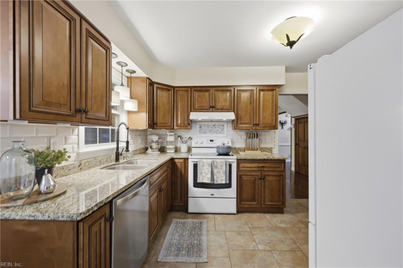 Photo 17 of 50 residential for sale in Chesapeake virginia