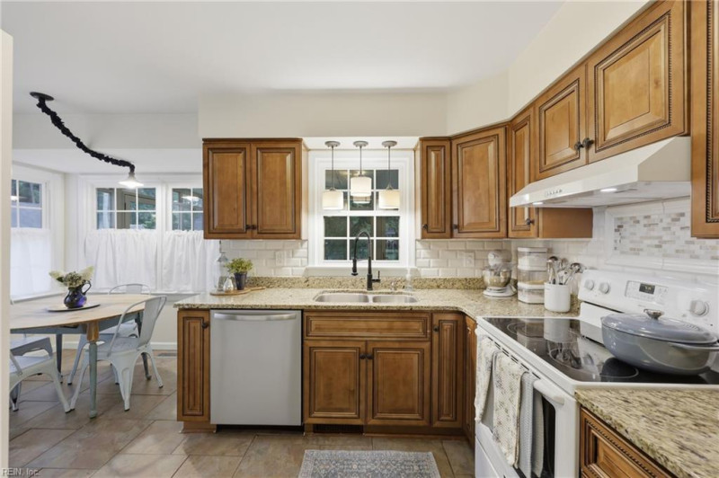 Photo 18 of 50 residential for sale in Chesapeake virginia
