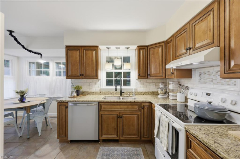 Photo 19 of 50 residential for sale in Chesapeake virginia