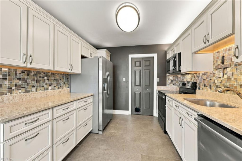 Photo 6 of 35 residential for sale in Norfolk virginia