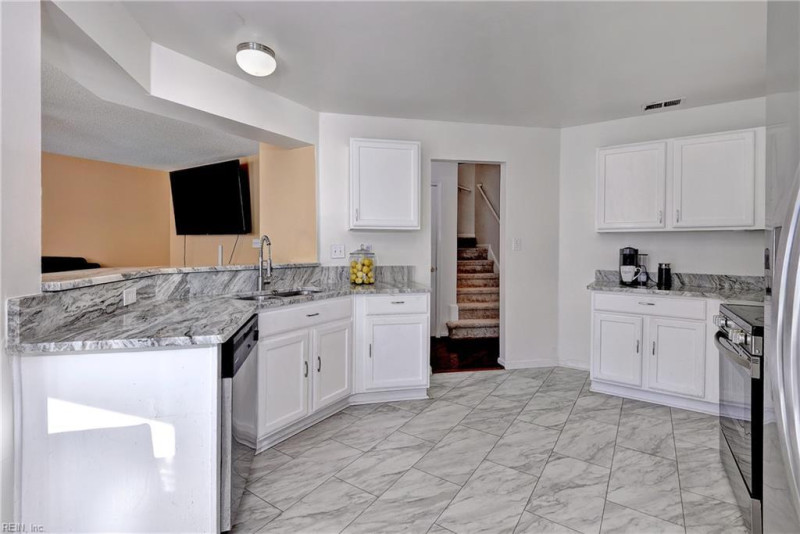 Photo 15 of 40 residential for sale in Newport News virginia