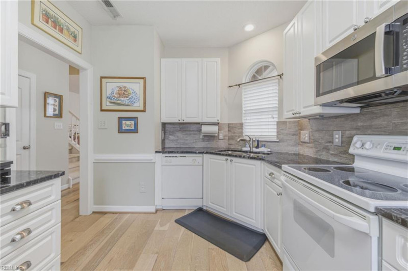 Photo 12 of 36 residential for sale in Virginia Beach virginia