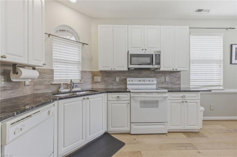 Photo 15 of 36 residential for sale in Virginia Beach virginia