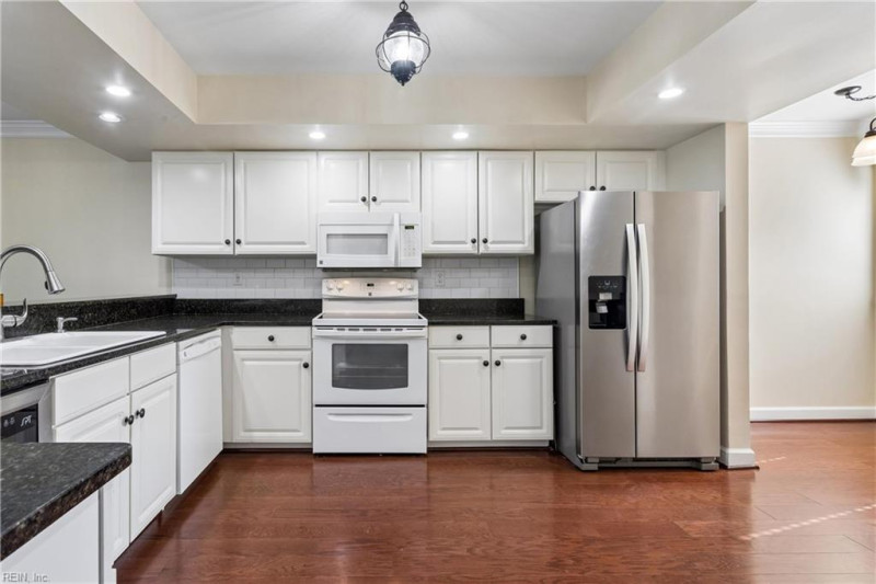 Photo 13 of 38 residential for sale in Hampton virginia