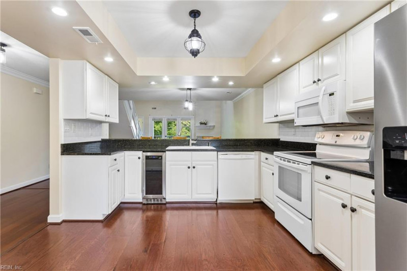 Photo 15 of 38 residential for sale in Hampton virginia