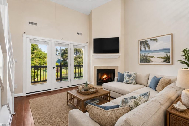 Photo 3 of 38 residential for sale in Hampton virginia
