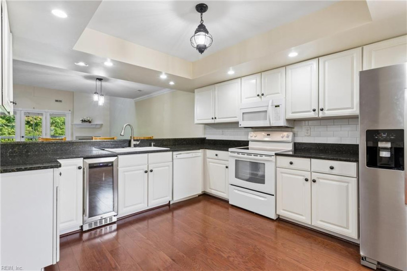 Photo 5 of 38 residential for sale in Hampton virginia