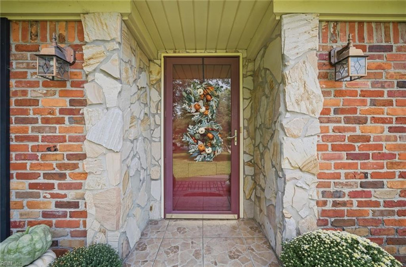 Photo 10 of 49 residential for sale in Chesapeake virginia