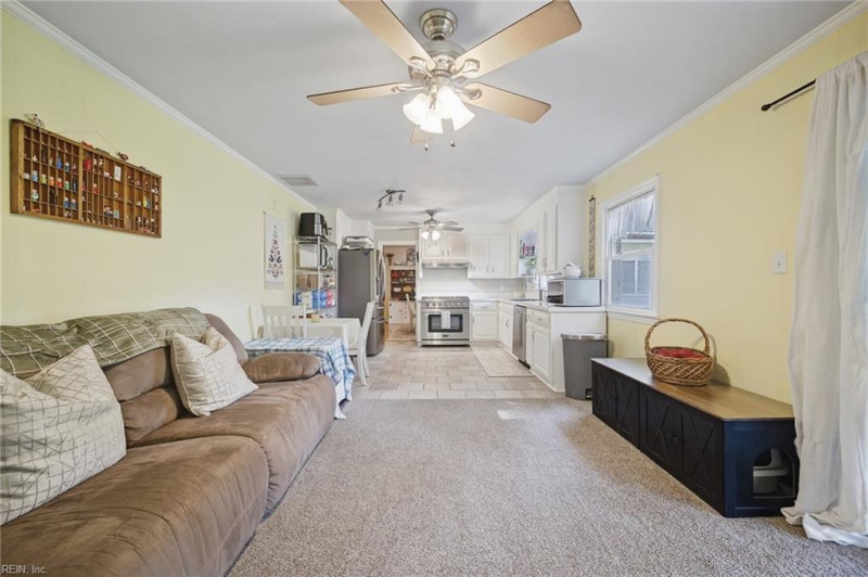 Photo 12 of 49 residential for sale in Chesapeake virginia