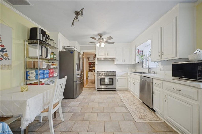 Photo 16 of 49 residential for sale in Chesapeake virginia