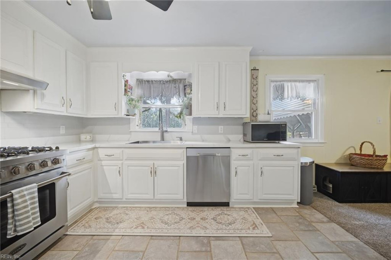 Photo 17 of 49 residential for sale in Chesapeake virginia
