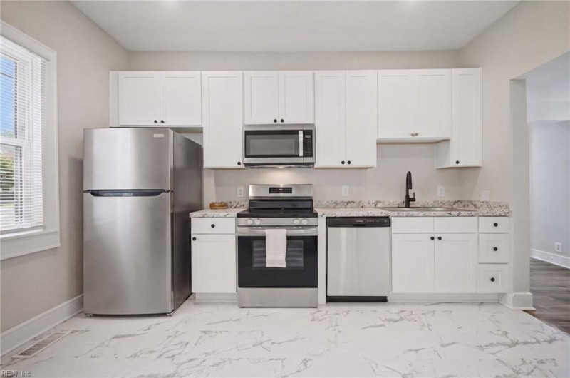 Photo 12 of 43 residential for sale in Norfolk virginia