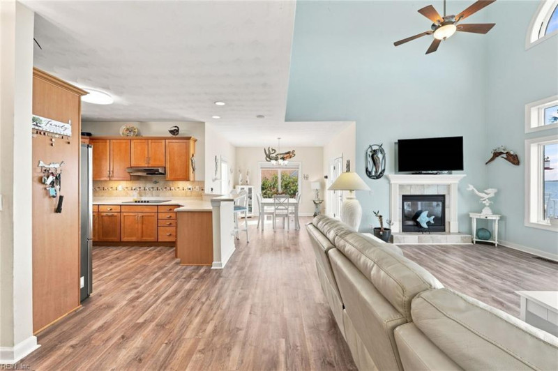 Photo 9 of 32 residential for sale in Currituck County virginia