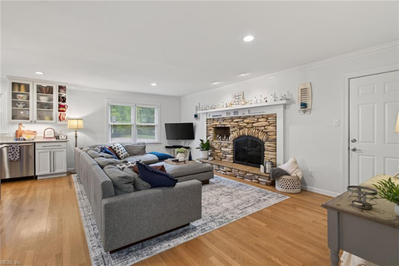 Photo 7 of 36 residential for sale in Virginia Beach virginia
