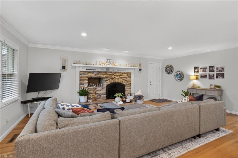 Photo 8 of 36 residential for sale in Virginia Beach virginia