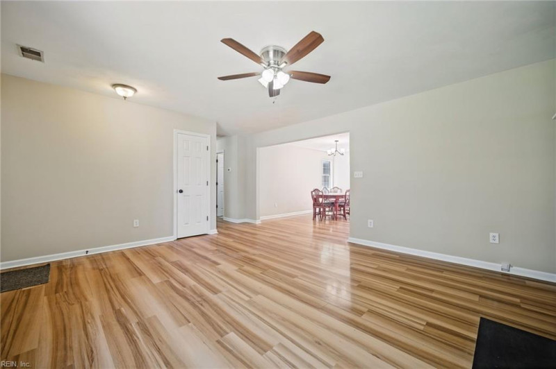 Photo 10 of 43 residential for sale in Chesapeake virginia