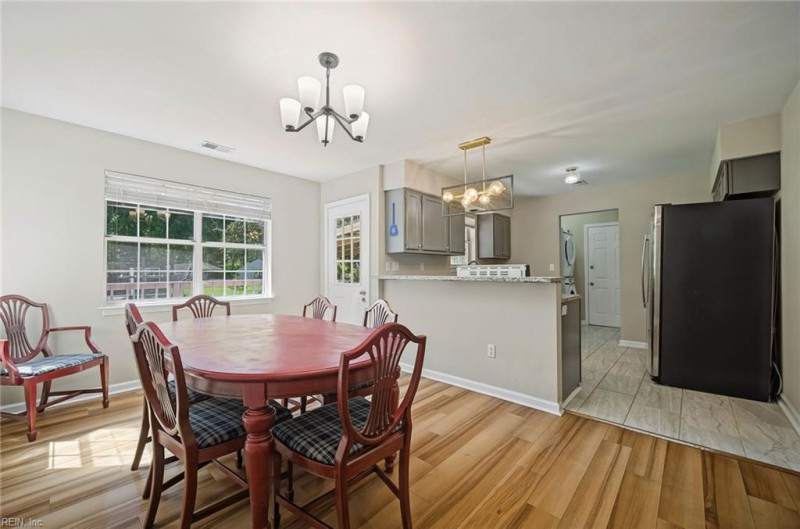Photo 12 of 43 residential for sale in Chesapeake virginia